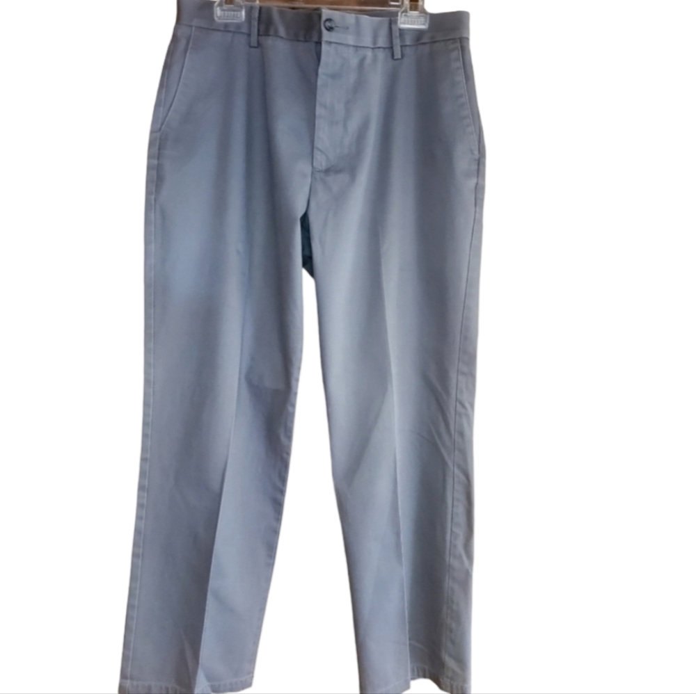 DOCKERS MEN'S KHAKI CLASSIC FIT PANTS SIZE 34 x 30, GREY.
